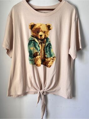 Free Kisses Beige Tee with Teddy Bear Graphic and Front Knot